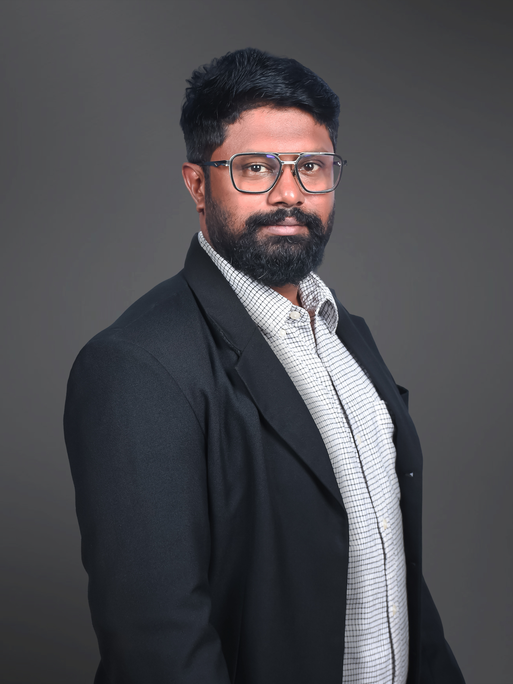 //yaazhistudio.in/wp-content/uploads/2026/04/Mahesh.jpeg
